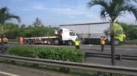 Kecelakaan 2 Truk, Antrean Tol JORR Arah Cikunir Mengular 5 KM