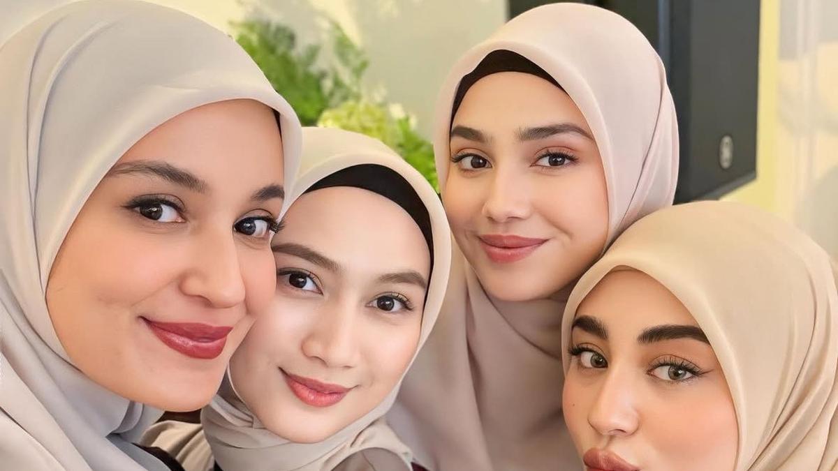 8 Gaya Artis Tampil Teduh Kenakan Kerudung Rp139 ribuan dari Koleksi Kesha Ratuliu, Ada Syifa Hadju, Shireen Sungkar, dan Aurel Hermansyah