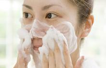 Kenapa Sih Harus Cuci Muka Sebelum Tidur? Ritual Sederhana dengan Manfaat Besar
