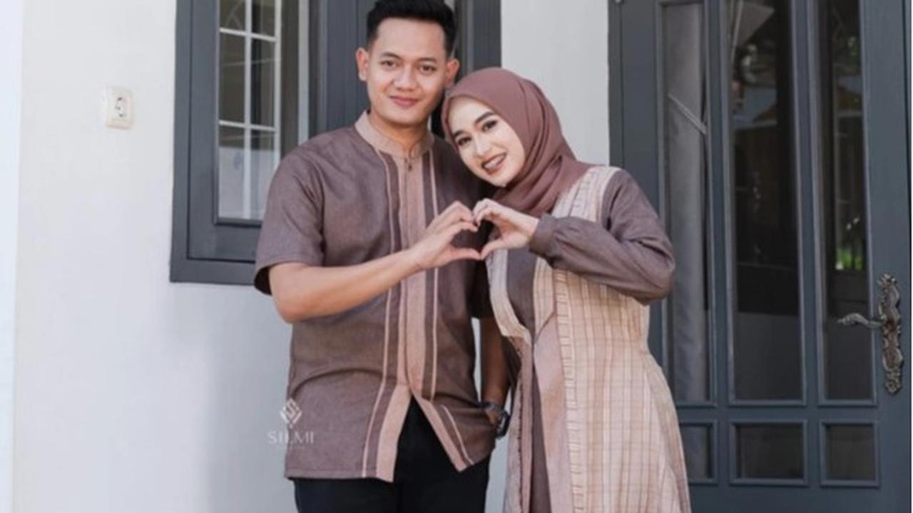 Rekomendasi Baju Couple Lebaran 2025