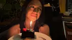 Usianya bertambah, kebahagiaan terpancar jelas di wajah Taskya Namya. Mendapatkan kejutan dari orang tersayang, artis kelahiran 1994 ini bersyukur dikelilingi orang baik yang sayang kepadanya. Ucapan selamat ramai dibubuhkan netizen dan beberapa rekan selebriti di unggahan Taskya Namya, beberapa diantaranya adalah Luna Maya, Harini Sondakh hingga MUA Bubah Alfian. (Liputan6.com/IG/@taskyanamya)