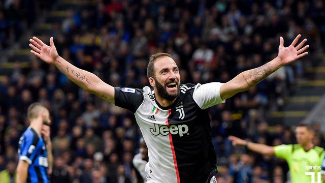 Gonzalo Higuain mencetak gol kemenangan Juventus atas Inter Milan