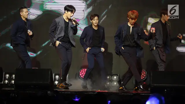 Aksi Panggung Boy Band BTOB Pikau Para Melody Indonesia