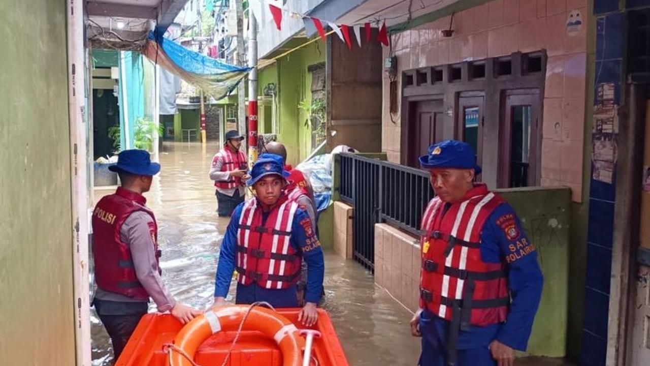 Banjir Kebon Pala Jaktim Capai 1,2 Meter, Ratusan KK Terdampak