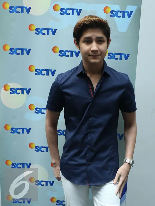 Artis Teuku Rassya berpose usai jumpa pres HUT SCTV ke-26 di SCTV Tower, Jakarta, (11/8). HUT SCTV yang ke-26 akan diadakan di istora senayan  secara Live pada pukul 18.45 Wib. (Liputan6.com/Herman Zakhari