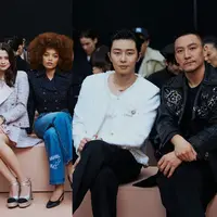 Jennie BLACKPINK tak terlihat dalam barisan bintang yang hadiri show Chanel di Paris Fashion Week. Meski demikian, pertunjukkan busana tersebut dihadiri oleh sederet artis ternama, seperti Tyla, Camilla Cabello, hingga Park Seo Jun [Chanel]