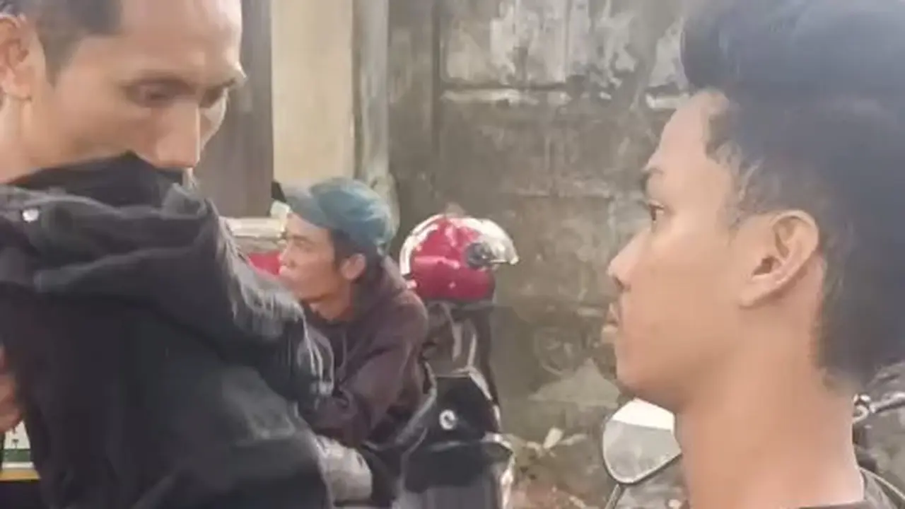 Polisi Amankan Mahasiswa Bawa Parang dan Badik saat Demo May Day di Makassar