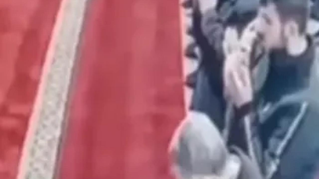 Video Jemaah Tetap Salat saat Gempa Bumi Bukan Terjadi di Maroko, Ini Fakta Sebenarnya