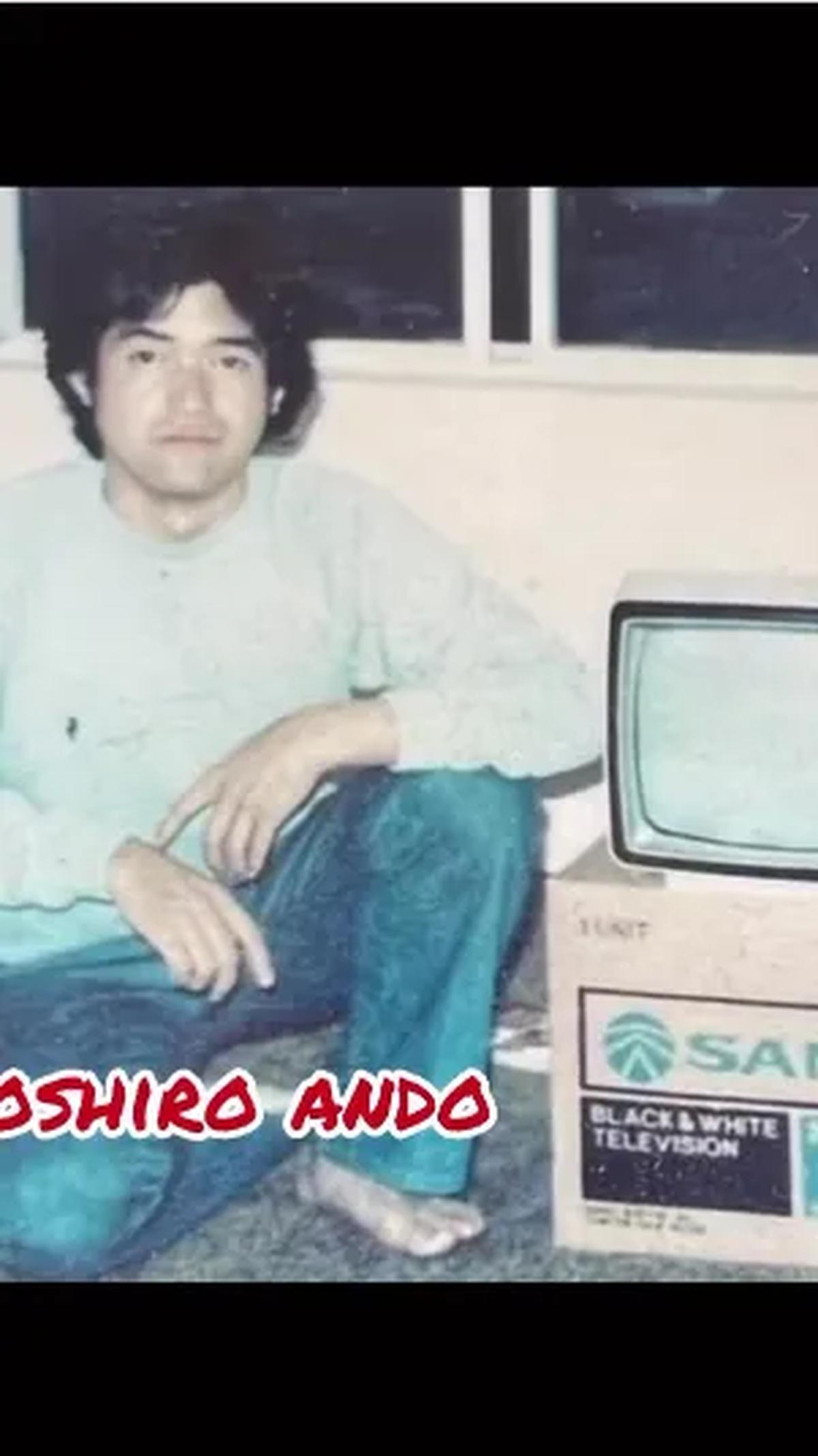 "Hiburan kami adalah hanya 1 unit TV hitam putih 12 inch merk Sanyo🤪," lanjutnya.<br>