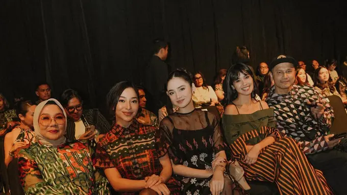 Parade Busana Selebriti di Show Studio 133 Biyan Spring/Summer 2026, Ada Syifa Hadju hingga Laura Basuki