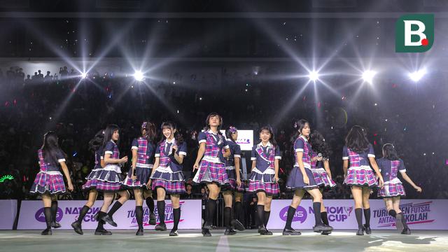 Foto: JKT48 Tampil Energik di Grand Final AXIS Nation Cup 2023