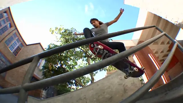 INTERMEZO : Gadis Cantik Ini Peraih Medali X Games Skateboard