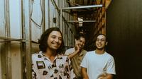 MANJA band saat merilis lagu Still Young. (Foto via 12WIRED)