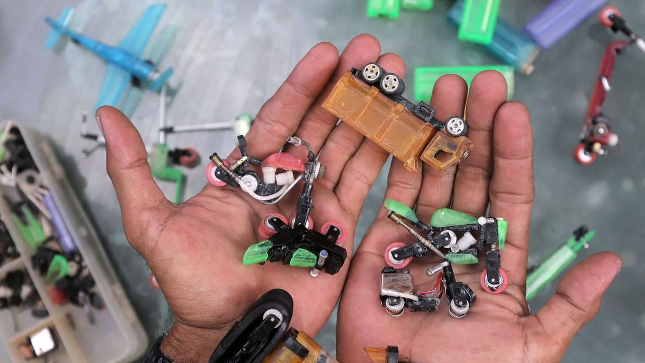 Beberapa hasil karyanya berhasil mengubah limbah korek api menjadi miniatur kendaraan motor unik dan keren. 

Para petugas lainnya pun spontan memberi julukan untuk hasil karyanya yaitu "UPS BA Wheels".