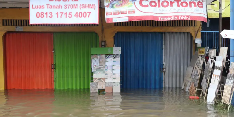 Aktivitas Perdagangan di KH Hasyim Ashari Lumpuh Akibat Banjir