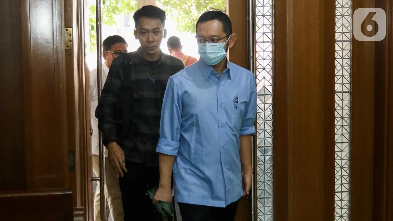 Sekiranya uang panas tersebut telah diterima Andhi dari pelbagai pihak melalui rekening BCA pribadinya atau rekening yang dikuasainya.<br>