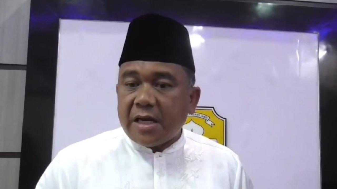 "Itu semua saya dapat informasi dari BKD untuk guru TK Asniati baru mengurus pensiun di tahun 2023 itu pada bulan Oktober, padahal sebelumnya sudah diingatkan," ujar Budhi.<br>