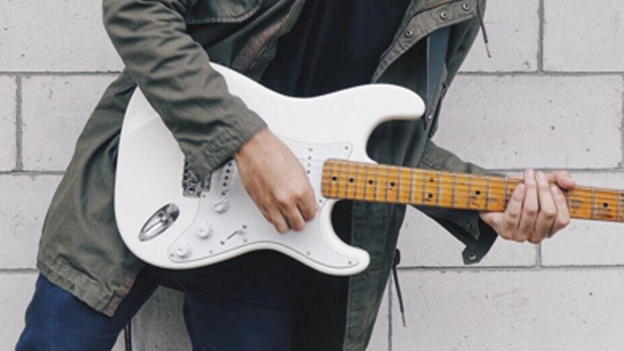 [Bintang] Rambut Gondrong, Petra Sihombing Terlihat Lebih Macho