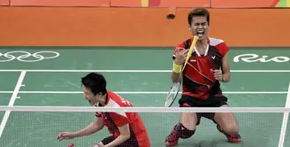 Pasangan pebulu tangkis ganda campuran Tontowi Ahmad/Liliyana Natsir menyumbangkan emas dalam ajang Olimpiade 2016 di Rio de Jeniero. (AP Photo/Mark Humphrey)