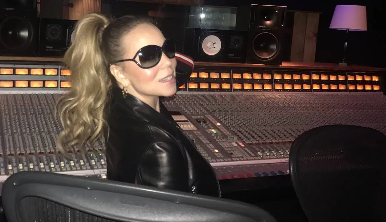 “Jadi semoga kami lebih mudah ketika nge-branding Borobudur dan menjalankan diplomasi budaya juga," tambahnya. (Instagram/mariahcarey)