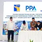 Menteri Koordinator Bidang Perekonomian Airlangga Hartarto menyaksikan Serah Terima Operasional Bandara Internasional Hang Nadim Batam dari Kepala BP Batam ke PT BIB, Jumat (24/6/2022). ( Sumber ekon.go.id )