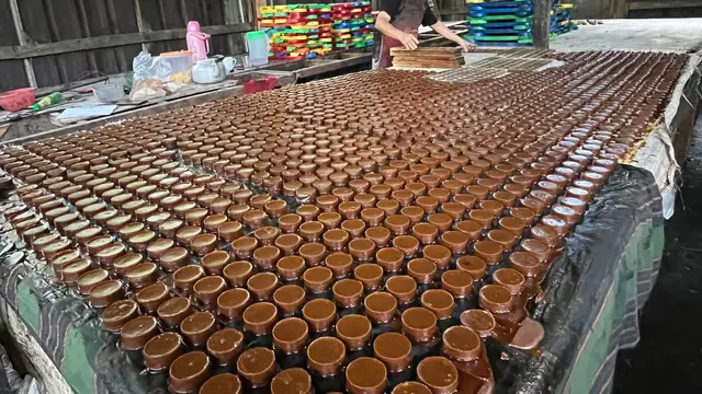 Aktivitas Produksi Gula Merah di Rumah Produksi Milik Nurdiansyah