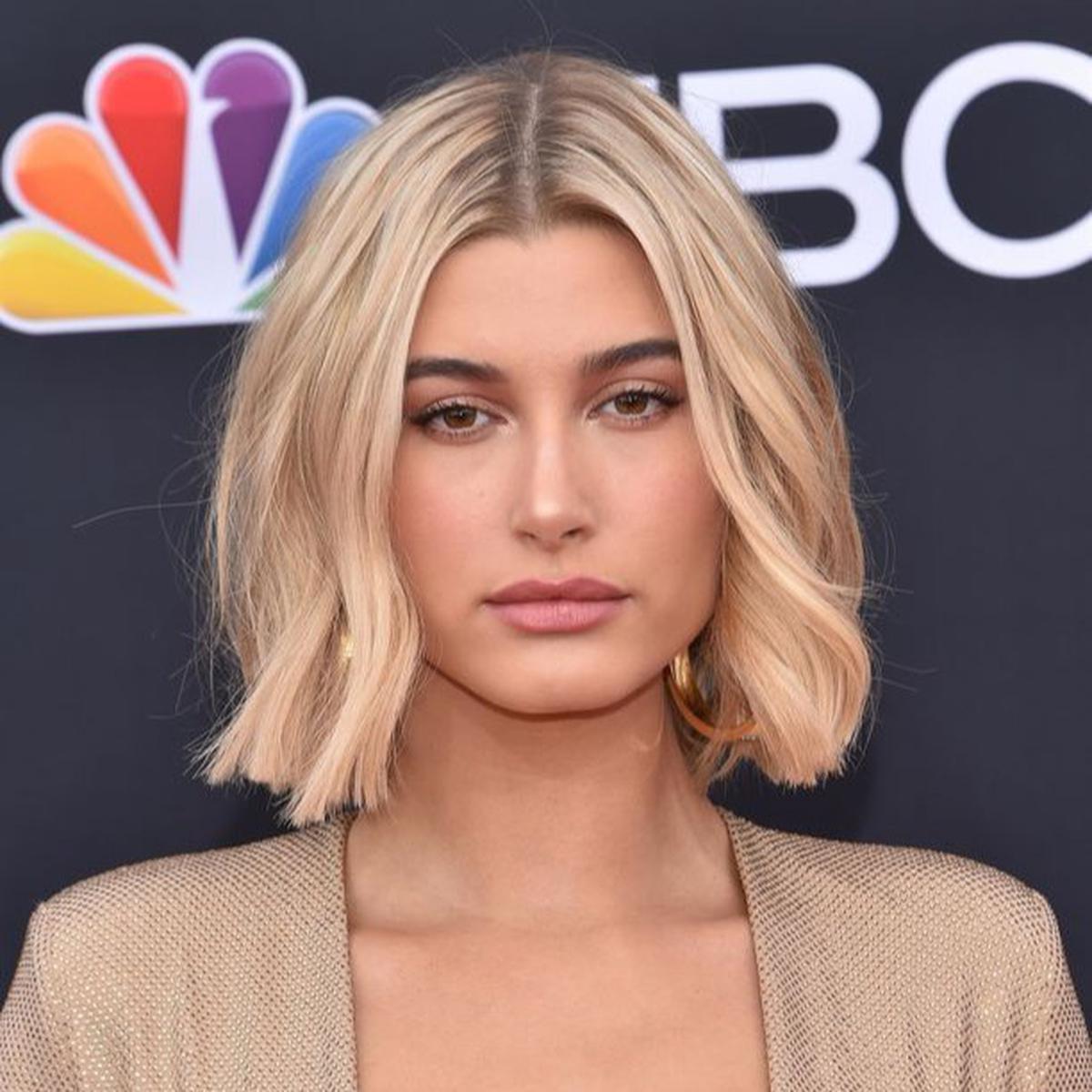 Potret Hailey Bieber dengan Rambut Blunt Bob-nya (©Pinterest)