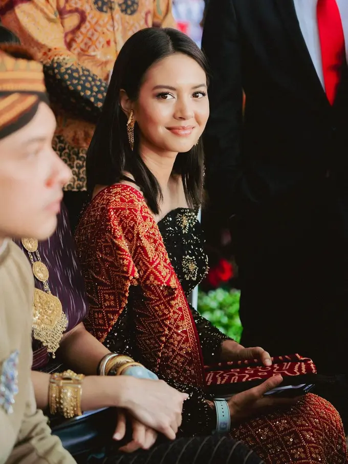 Ide outfit kebaya artis