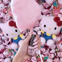 Cat kuku Hello Kitty bikin tampilan kuku yang manis dan menggemaskan di musim liburan (Foto: instagram/OPI)