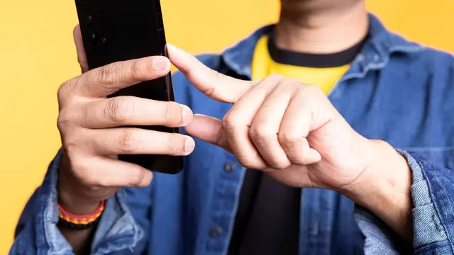 Simpan Dokumen Pribadi di Galeri HP Bisa Berakibat Fatal! Kenali Alasannya (photo by freepik.com)