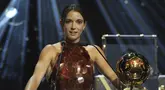 Pesepak bola wanita Spanyol, Aitana Bonmati berhasil menorehkan rekor gemilang setelah dirinya terpilih sebagai pemenang Ballon d'Or Wanita 2025 pada Selasa (23/09/2025) dini hari WIB. (AP Photo/Thibault Camus)