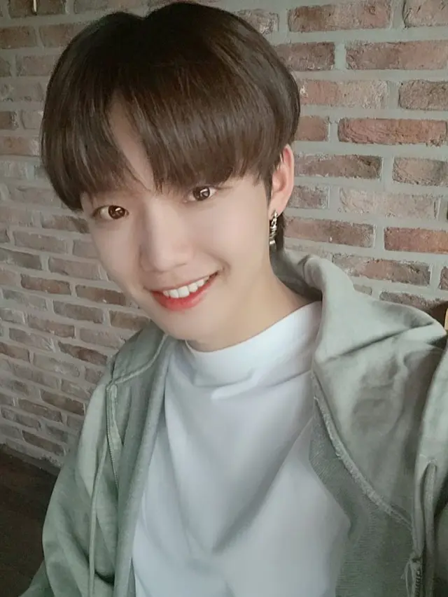 Young Min AB6IX (Instagram/ ab6ix_official)