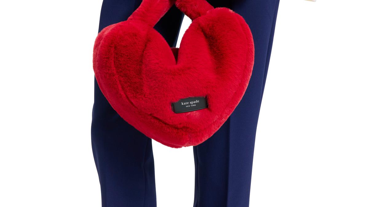 Tampilan Stunning saat Imlek dan Valentine dengan Tas, Sepatu, hingga Pakaian yang Dikemas dengan Nuansa Feminim dan Joyful