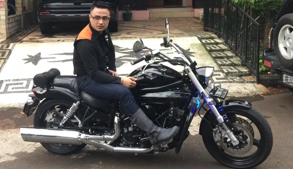 Aktor tampan ini ditangkap di kediamannya yang berlokasi di Grand Wisata, Bekasi, Jawa Barat, dengan barang bukti berupa sabu seberat 0,66 gram. Hal ini dituturkan oleh mantan kepala BNN Brigjen Pol (purn) Siswandi. (Instagram/rizaldjibran_)