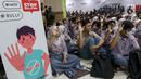 Para pelajar Sekolah Menengah Atas (SMA) Negeri 70 Jakarta saat mengikuti sosialisasi pencegahan perundungan, Selasa (27/2/2024). (Liputan6.com/Herman Zakharia)