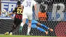 <p>Penjaga gawang FC copenhagen Kamil Grabara menyelamatkan penalti yang ditendang oleh pemain Manchester City Riyad Mahrez selama pertandingan grup G Liga Champions di Stadion Parken di Kopenhagen, Denmark, Selasa 11 Oktober 2022. FC Copenhagen bermain imbang atas City 0-0. (Liselotte Sabroe/Ritzau Scanpix via AP)</p>