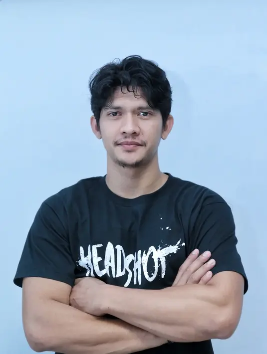 "Saya makasih banget sama Chelsea. Disini kami bukan adu akting, yang namanya main film itu berbagi rasa dan apa yang Chelsea rasakan yaa saya coba rasakan," tutur Iko Uwais. (Adrian Putra/Bintang.com)