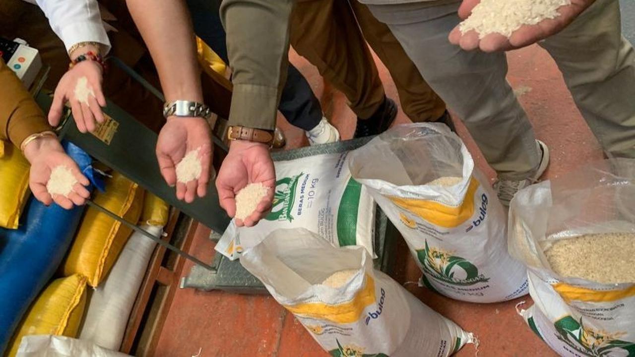 Bapanas Pastikan Mutu Beras Bantuan Pangan di Parigi Moutong Layak Konsumsi