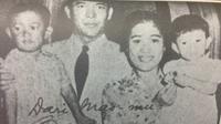 Sukarno, Fatmawati, Guntur Sukarnoputra dan Megawati Sukarnoputri (Foto: Buku berjudul Fatmawati Catatan Kecil Bersama Bung Karno)