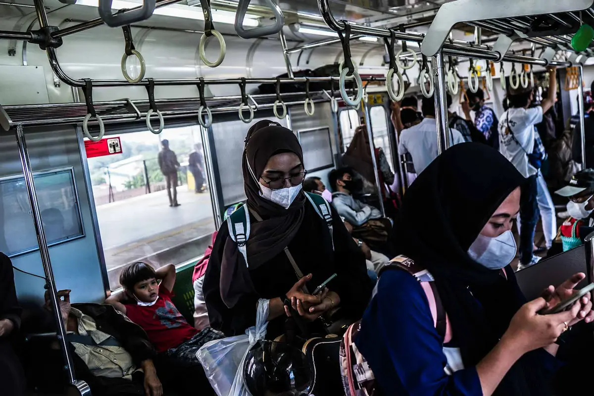 FOTO: Kapasitas Penumpang KRL Jabodetabek Naik Jadi 80 Persen