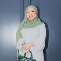 Potret Kiky Saputri Tampil Berhijab saat Hadiri Acara Kajian. (instagram/kikysaputrii)