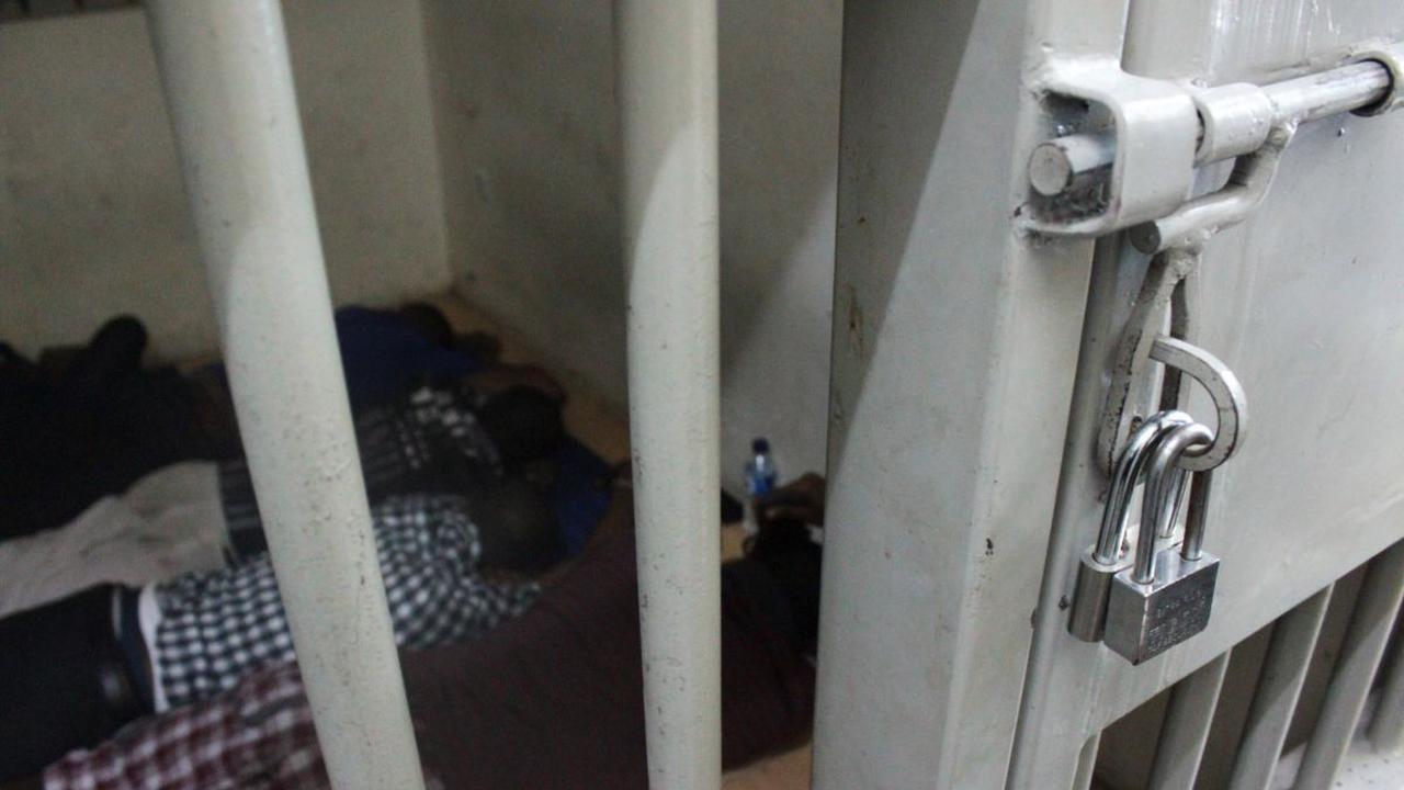 Saat ini, pihak Imigrasi Jambi tengah memeriksa DL. Mereka memeriksa dokumen perjalanan dan izin tinggal WNA tersebut.