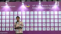 Menpora, Imam Nahrawi memberi sambutan pembuka Kejuaraan Junior Senam Artistik Asia ke-15 di Istora Senayan, Jakarta, Rabu (25/4). 20 negera ambil bagian pada ajang ini dengan total kontingen 286 orang. (Liputan6.com/Helmi Fithriansyah)