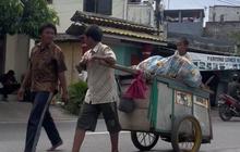 Rumah Kontrak dan Harus Nafkahi Lima Anak, Sosok Ayah Ini Kerja Sehari Penuh Hanya Dapat Rp 15 Ribu
