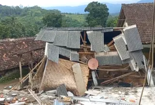 Bencana pergerakan tanah yang dipicu peningkatan intensitas hujan sejak Rabu, 4 Maret 2026 di Sukabumi mengakibatkan kerusakan masif. (Liputan6.com/Fira Syahrin)