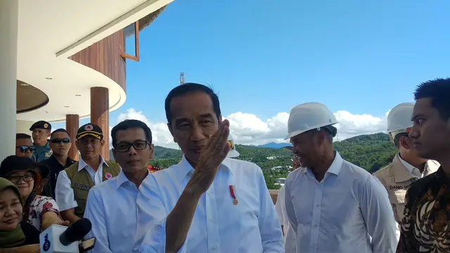 Presiden Joko Widodo (Jokowi) melakukan kunjungan kerja ke Puncang Waringin yang akan menjadi pusat industri kreatif (creative hub) di Kabupaten Labuan Bajo, Nusa Tenggara Timur (NTT), Senin (20/1/2020).