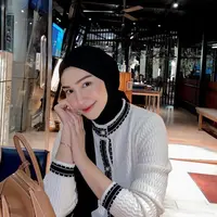 Melody Prima gunakan baju putih [instagram/melodyprima]