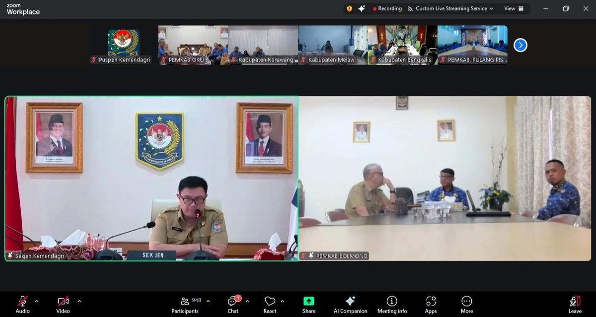 Sekjen Kemendagri Tomsi Tohir saat memimpin Rapat Koordinasi Percepatan Realisasi APBD Tahun 2025