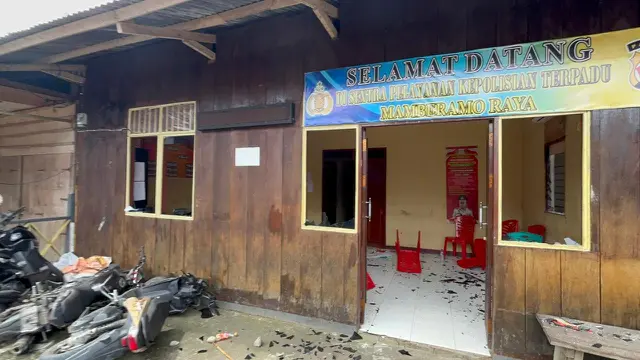 Kantor SPKT Polres Mamberamo Raya Dirusak