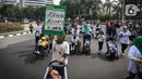 Orangtua bersama anak-anak pengidap Celebral Palsy mengikuti kampanye peringatan World Cerebral Palsy Day atau Hari Cerebral Palsy Sedunia di area car free day, Kawasan Thamrin, Jakarta, Minggu (8/10/2023). (Liputan6.com/Angga Yuniar)